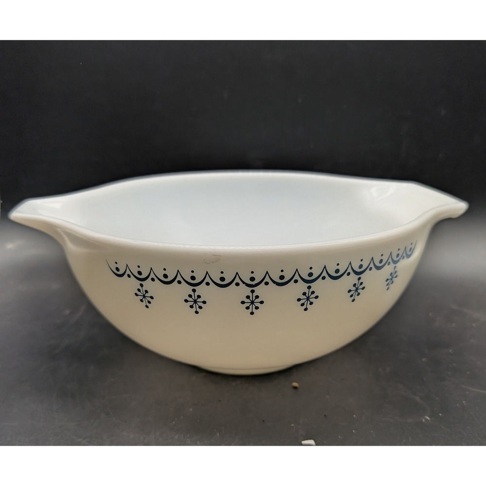 Vintage Pyrex Snowflake Blue Cinderella Mixing Bowl 442 1.5 Qt White Milk Glass